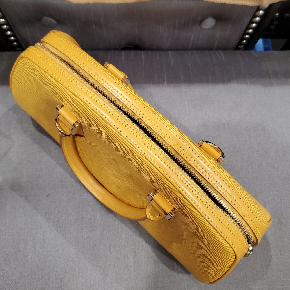 Louis Vuitton -- EPI Bag with Handle - Picture 8 of 9